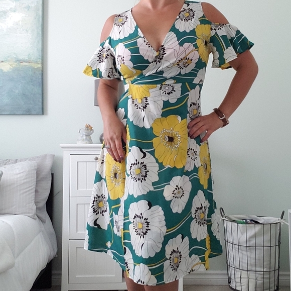 Dresses & Skirts - Vintage inspired flowy dress